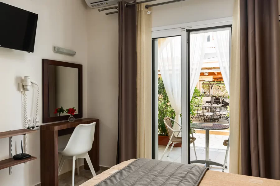 Konstantina apartments corfu kavos hotel corfu