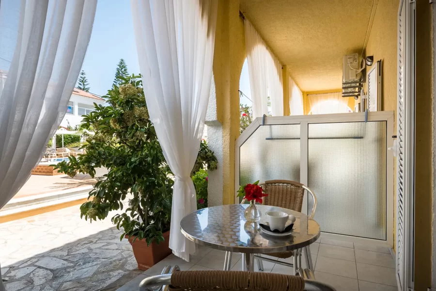 Konstantina apartments corfu kavos hotel corfu