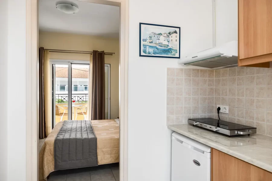 Konstantina apartments corfu kavos hotel corfu